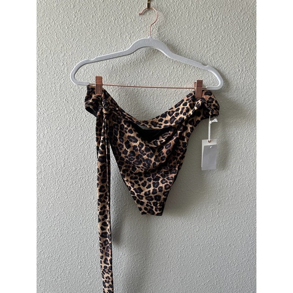 Good American 10 Ways to wear Leopard Print Bikini Bottom - Picture 6 of 13